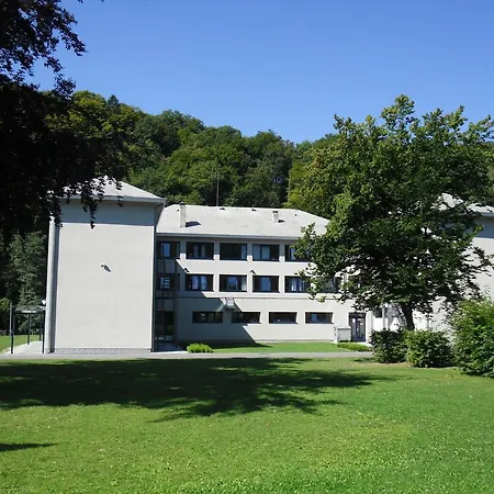 Szálloda J-club De Knapzak / La Besace Bohan